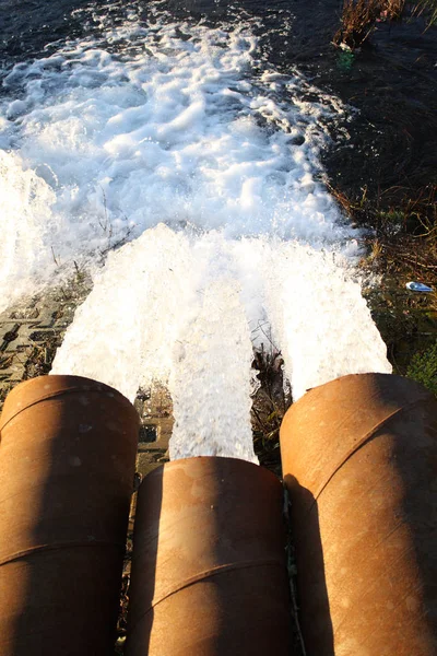 Eaux Usées Rejetées Sur Terrain — Photo