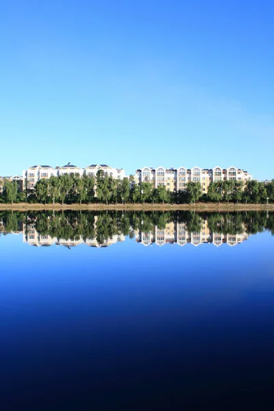 Reflexão Construção Lago — Fotografia de Stock