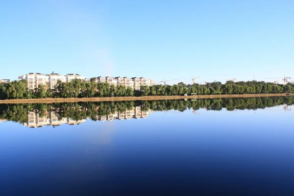 Reflexão Construção Lago — Fotografia de Stock