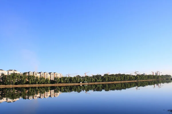 Construire Réflexion Dans Lac — Photo