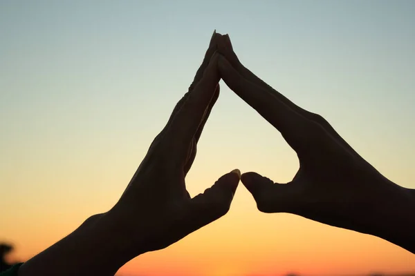 Mani Che Formano Cuore — Foto Stock