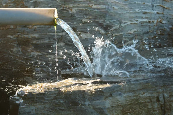 Agua Salpicando Piedra — Foto de Stock