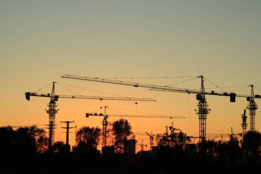 Şantiye alacakaranlıkta