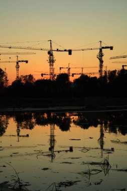 Şantiye alacakaranlıkta