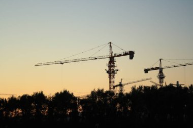 Şantiye alacakaranlıkta