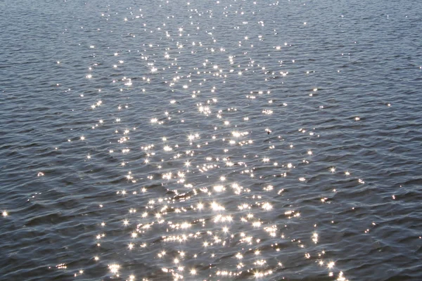 Sonnenlicht Reflektiert Wasserwellen — Stockfoto