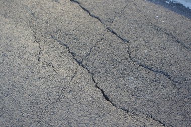 Asfalt yoldan kapatın