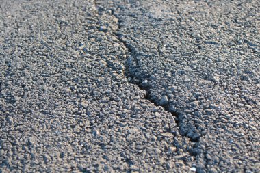 Asfalt yoldan kapatın