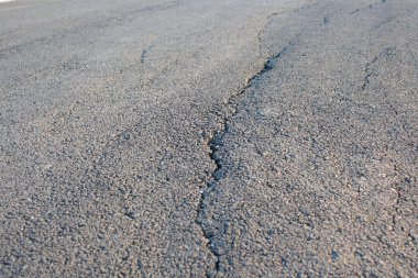 Asfalt yoldan kapatın