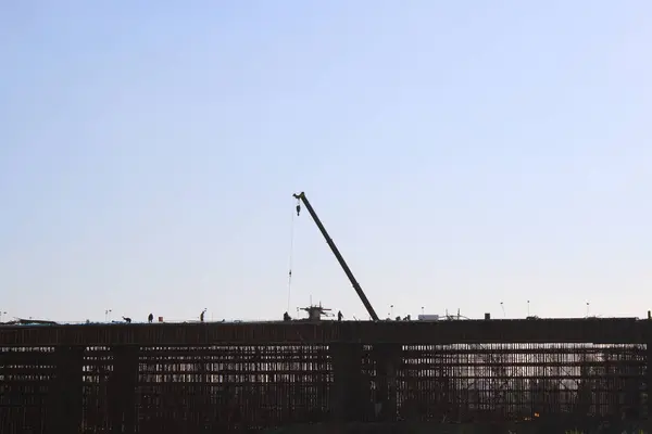 Guindaste Silhueta Canteiro Obras — Fotografia de Stock