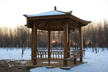 Kış günbatımı çardak