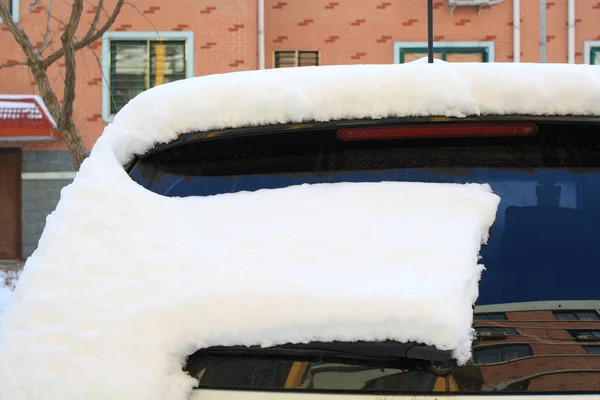 Αυτοκίνητο Θαμμένος Στο Χιόνι — Φωτογραφία Αρχείου