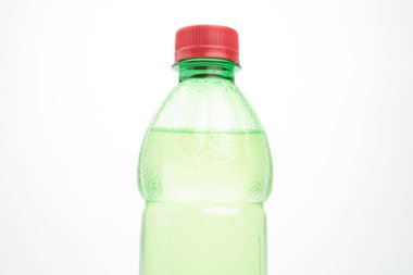 Beyaz arka plan üzerinde meşrubat