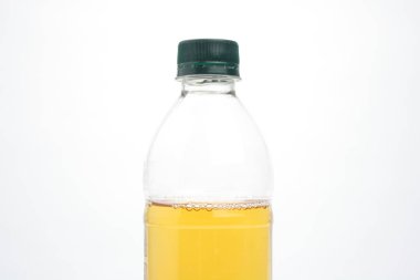 Beyaz arka plan üzerinde meşrubat