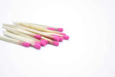 beyaz zemin üzerine matchsticks