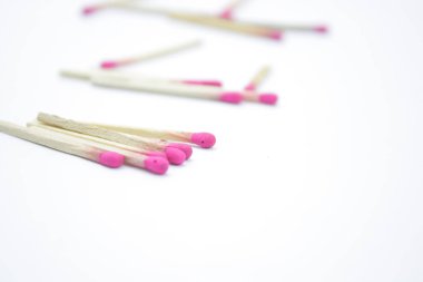 beyaz zemin üzerine matchsticks