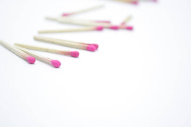 beyaz zemin üzerine matchsticks