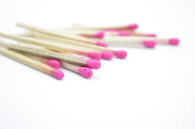 beyaz zemin üzerine matchsticks