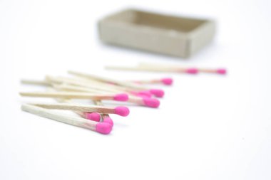 beyaz zemin üzerine matchsticks