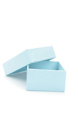 Beyaz arkaplanda mücevher kutusu