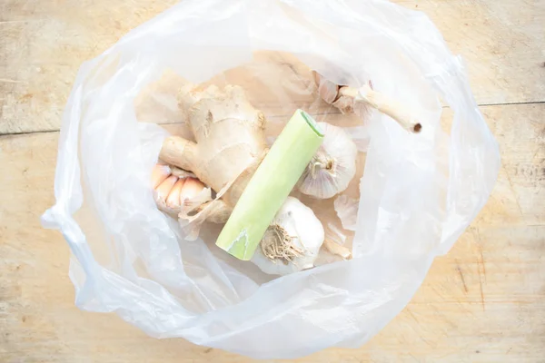 Garlic Cutting Board — Stock Photo, Image