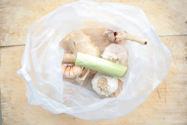 Garlic Cutting Board — Stock Photo, Image