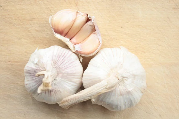 Garlic Cutting Board — Stock Photo, Image