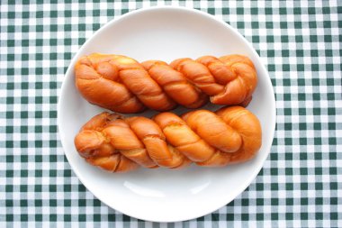 Plaka üzerinde Çince aperatifler