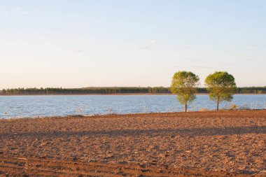 İlkbaharda ekimi bekleyen tarım arazileri