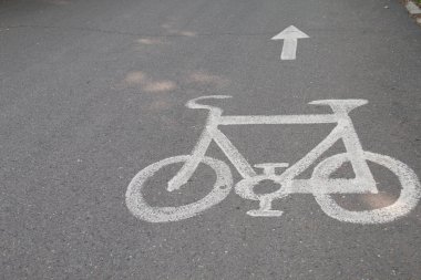Bisiklet yol yüzey işareti