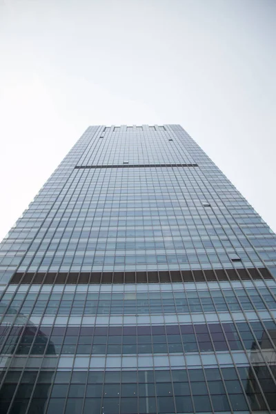 Cam cepheli yüksek katlı bina