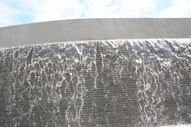 Parkta yapay şelale