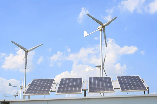 Солнечные Батареи Ветряная Электростанция — стоковое фото
