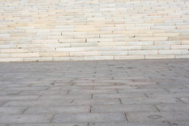 Parkta taş basamaklar