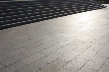 Parkta taş basamaklar