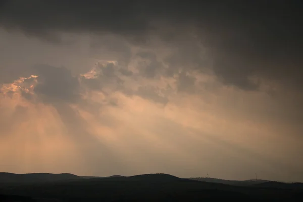 Luz Entre Las Nubes — Foto de Stock