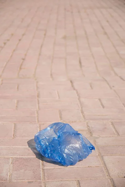 Пластиковый Пакет Выбросили Улицу — стоковое фото