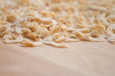 Kurutulmuş karides derisi yakın plan.