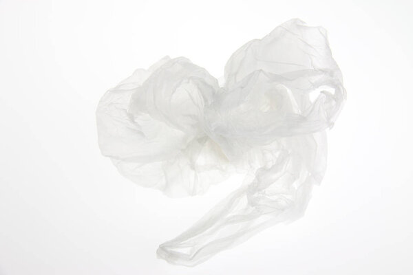 пластиковый пакет на белом фоне