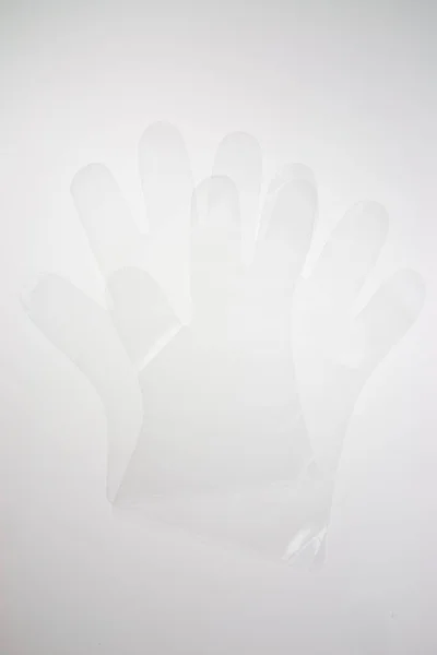 白色背景的可处置塑料手套 — 图库照片