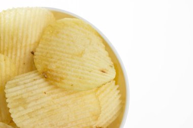 Bir kasede patates dilimleri