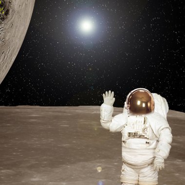 Garip güneş dışı gezegende poz veren astronot. Elementler 