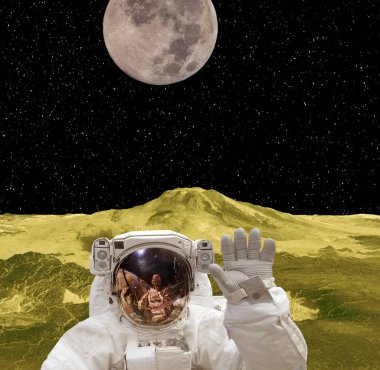 Garip güneş dışı gezegende poz veren astronot. Elementler 