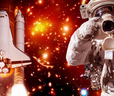 Kamera ve roket (mekik) ile Astronot. Bunun unsurları
