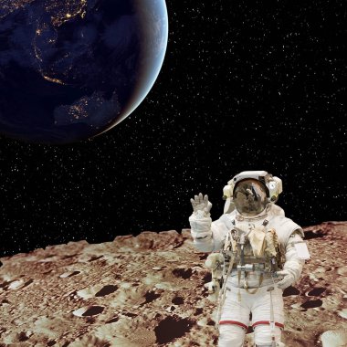 Astronot ayda poz. Bu görüntünün öğeleri
