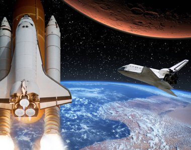 Roket dünyadan Mars'a uçuyor. Mekik uzakta. El