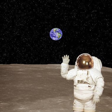 Ay'daki astronot. Arka planda mavi büyüleyici toprak.