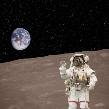 Astronot ayda poz. Bu görüntünün öğeleri
