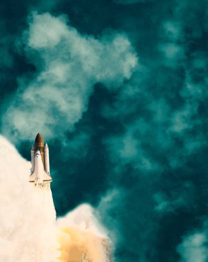 Bulutlu roket fırlatma. Na tarafından döşenmiş bu görüntünün unsurları