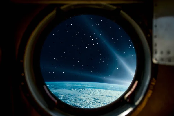Sonnenaufgang, Blick aus dem Raumschiff. Elemente dieses Bildes geliefert b — Stockfoto